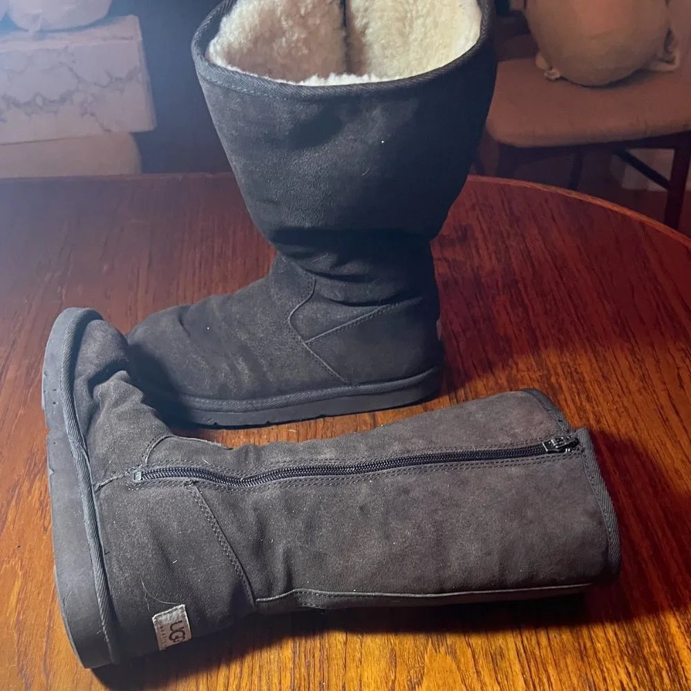 Ugg tall winter boots size 7 brown